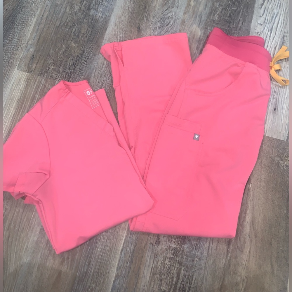 Figs Set XXS- Neon Pink Kade bottoms/ one pocket top